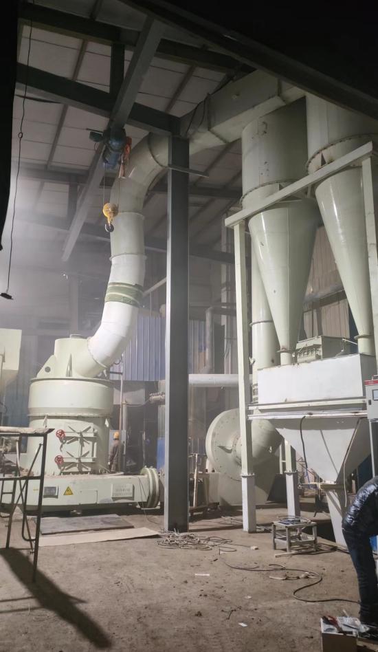 碳酸鈣懸輥磨環(huán)保型大型礦石加工用低耗能雷蒙磨粉機(jī)